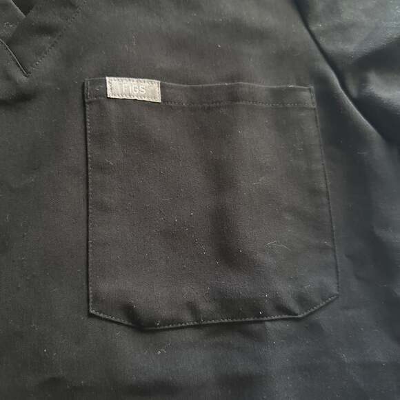 FIGS Catarina One-Pocket Scrub Top in Black - Picture 3 of 4